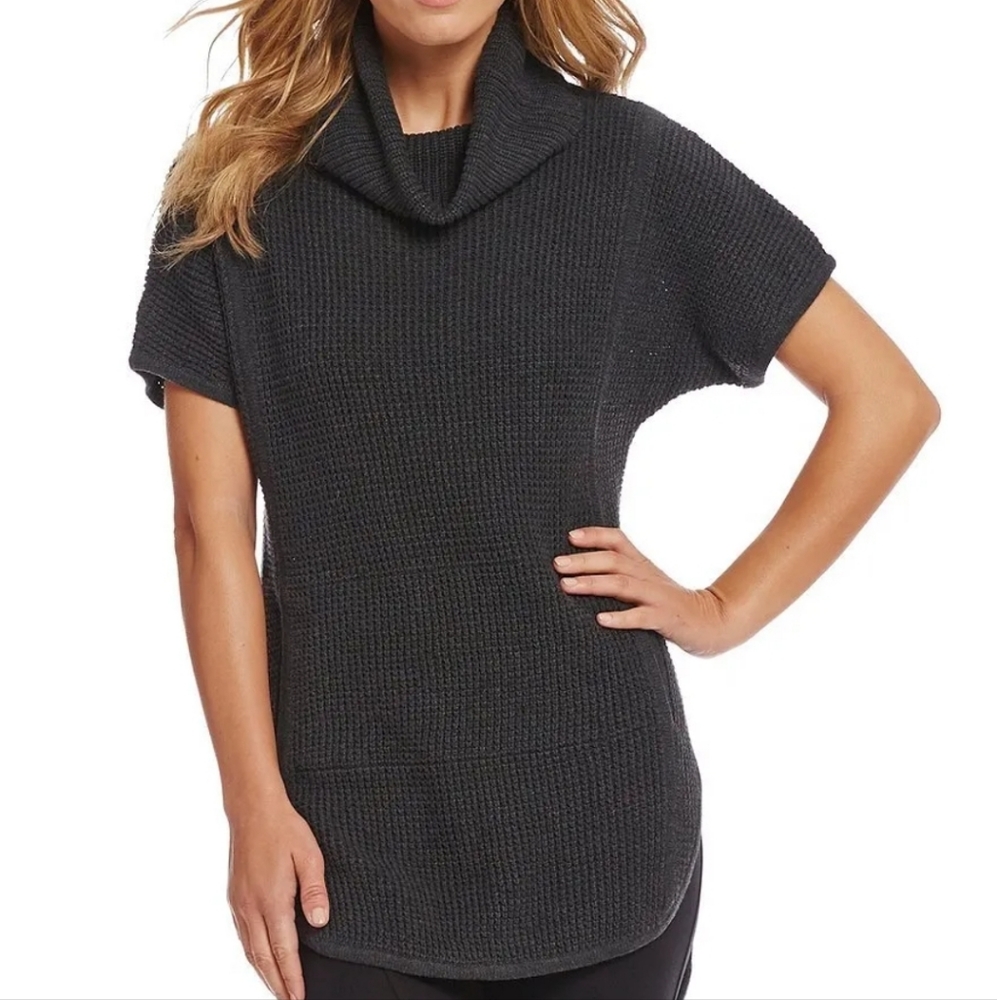 UGG Women's Black Shelby Knit Turtleneck Tunic Sweater SMALL. Súper confortable